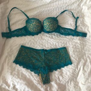 NWOT bra and panties set